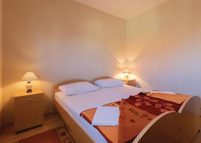 Julija Klovica V Apartman