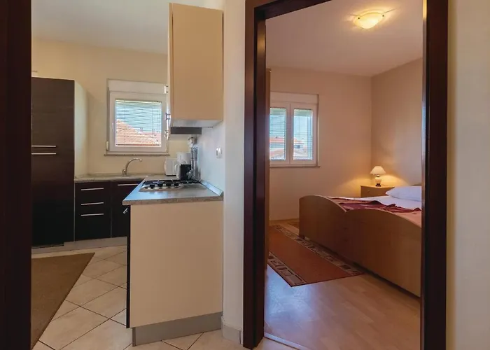 Julija Klovica V Apartman